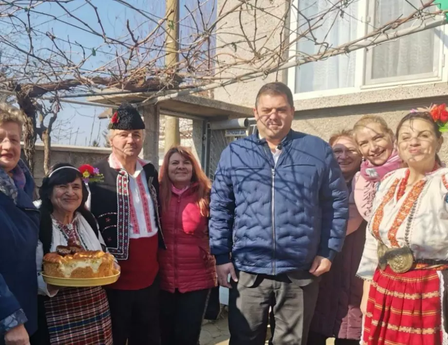 Зарязаха лозите в с. Бъзън, общ. Русе за здраве и берекет