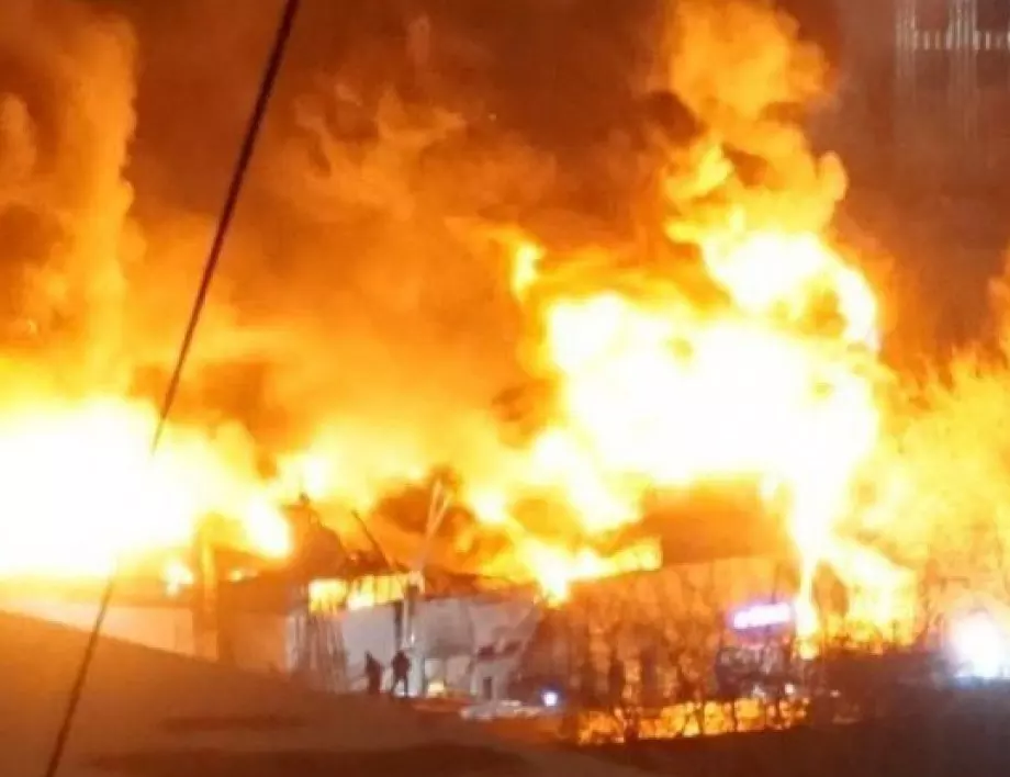 Пожар в центъра на Москва: Запали се 300-годишна църква (ВИДЕО)