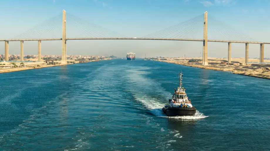 Суецкият канал отчете най-интензивния дневен трафик в своята история 