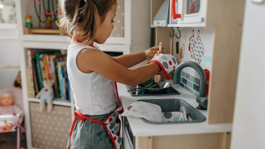 Най-добрата възраст за игри с детска кухня