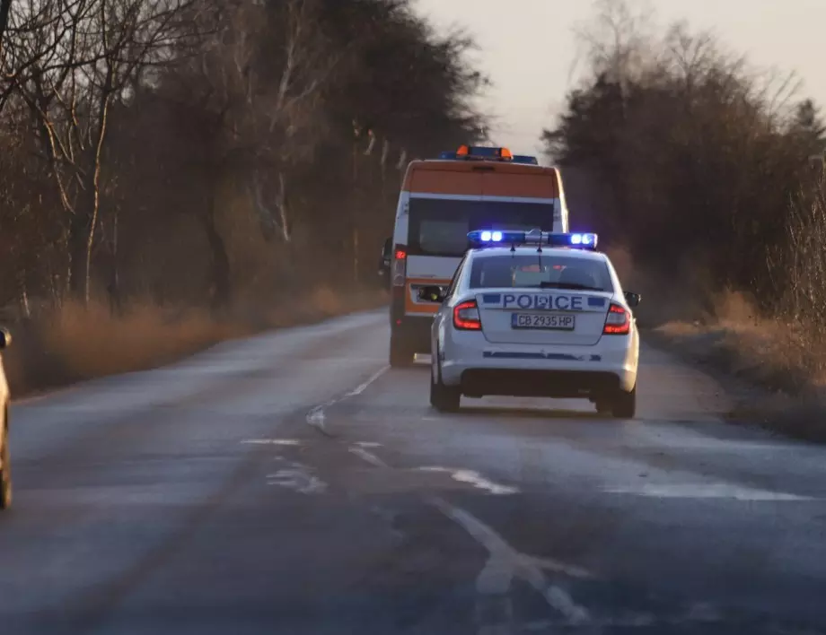 Възрастен мъж е в кома след побой