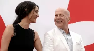 Жената на Брус Уилис сподели как се справят с деменцията (ВИДЕО)