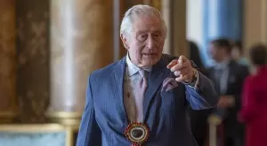 След коронацията на Чарлз: Посетители ще стъпват боси в Уестминстър