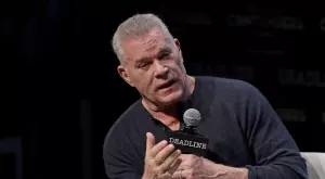 Рей Лиота със звезда на Алеята на славата посмъртно