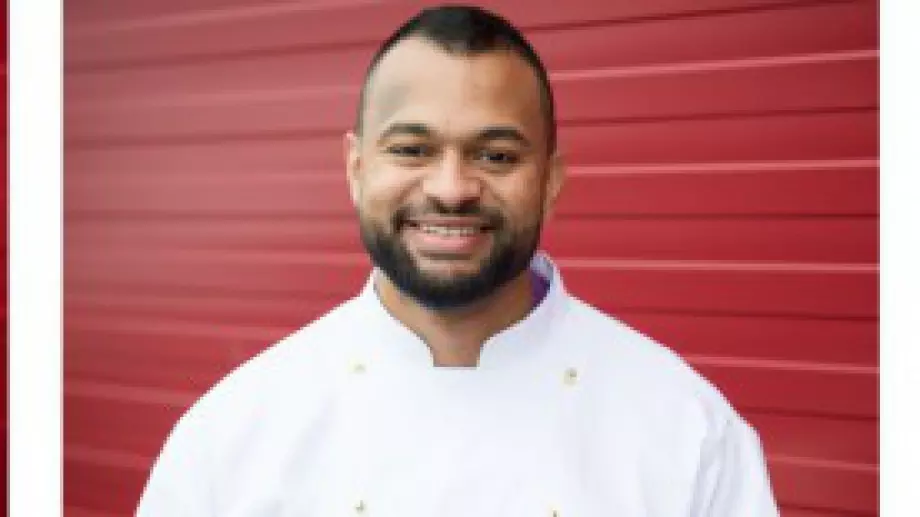 Кой е Емануел от 