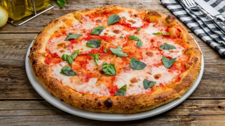 Пицата в ЕС е поскъпнала за година средно с 5,9% в края на 2023 година