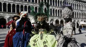 Вижте най-хубавия костюм на Венецианския карнавал 2023 (СНИМКИ + ВИДЕО)
