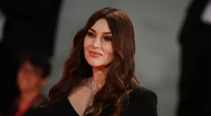 Тайните на Моника Белучи, която е страхотна на 56 и НЕ иска отново да е на 20