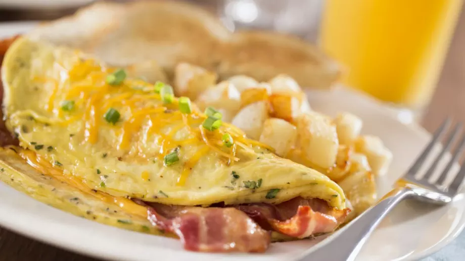 Бързо ястие с чушки, сирене и яйца