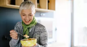 Тези храни са полезни за жените в менопауза