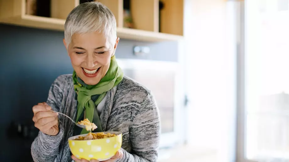 Тези храни са полезни за жените в менопауза