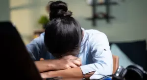 В коя част на деня работниците допускат най-много грешки?