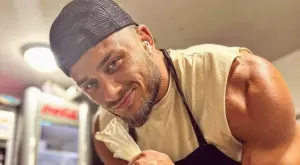 Един от любимците на Hell's Kitchen ще се жени (СНИМКИ)