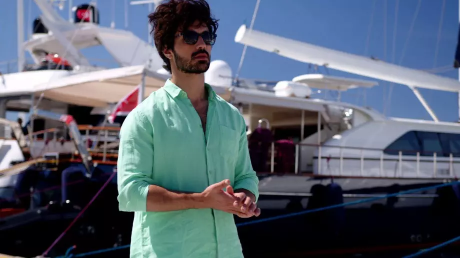 Първа страстна целувка в "Ергенът" (СНИМКИ)