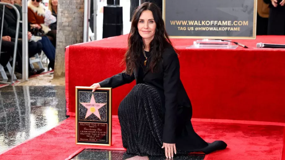 Кортни Кокс получи звезда на Алеята на славата (ВИДЕО)