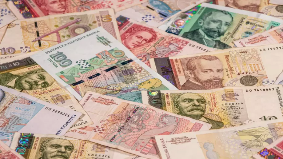 Кредитите и депозитите в България продължават да нарастват със стабилен темп