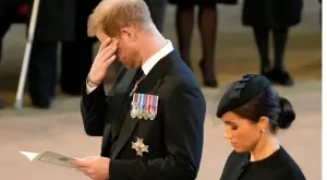 Скандал: Крал Чарлз Трети гони Хари и Меган от дома им