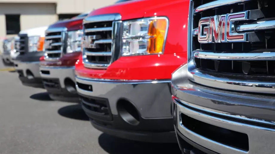 General Motors съкращава стотици служители, за да намали разходите