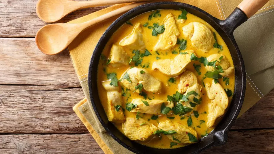 Кето пиле със сметана и къри