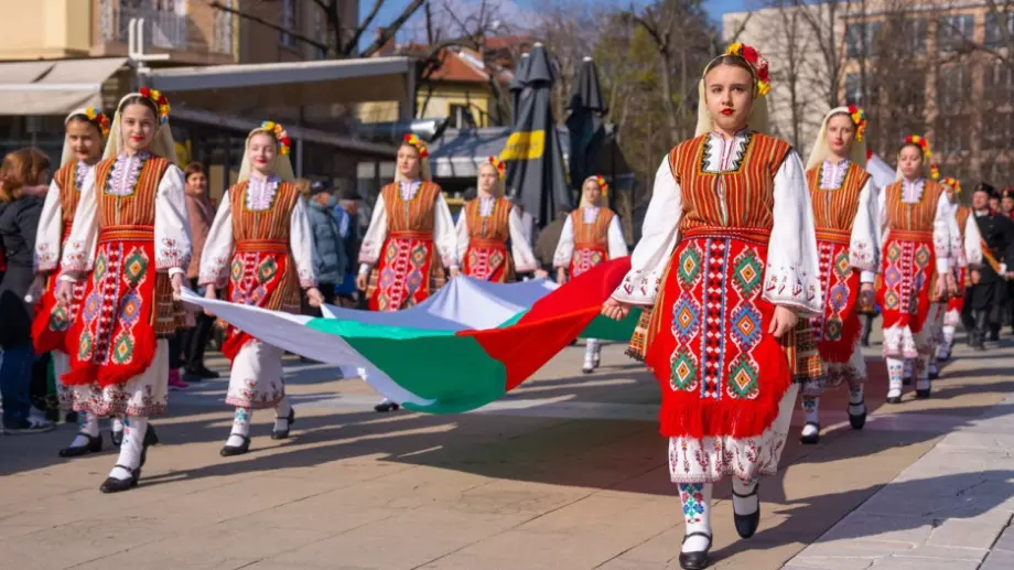 Проучване: Българите се гордеем по-скоро с историята си, отколкото с настоящето 
