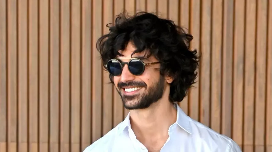 Ергените Виктор и Евгени ли се забавляват в този поп-фолк клип? (ВИДЕО)