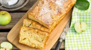 Бърз постен кекс с ябълки