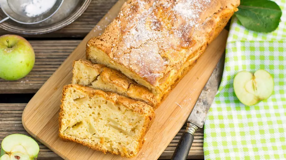 Бърз постен кекс с ябълки