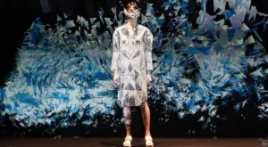 Модна магия: Рокли променят цветовете си под UV светлина (ВИДЕО)