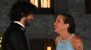 Елена от "Ергенът" се съблече гола (СНИМКИ)