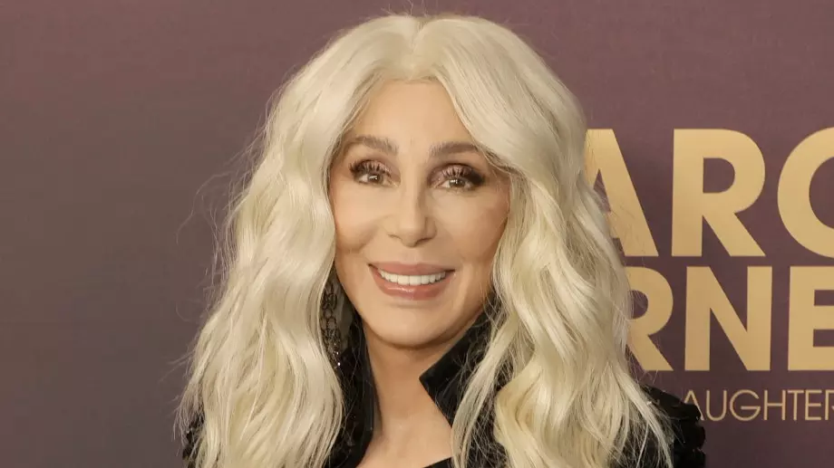 Шер се раздели с 40 години по-младото си гадже (СНИМКИ)