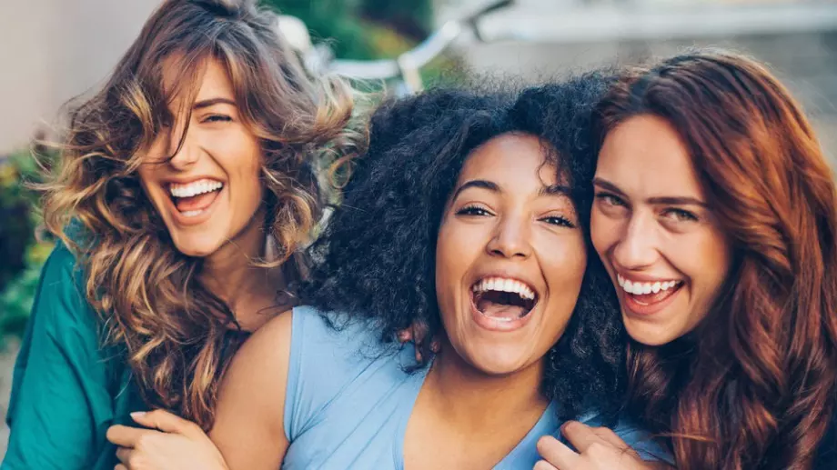 Виц на деня: Мъж в бижутерия