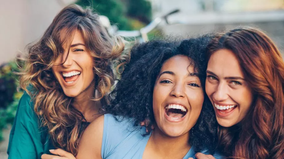 Вечерен виц: Една блондинка на погребение