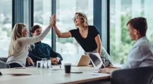 Жените в България получават с около 4000 лв. по-малко  на година от мъжете