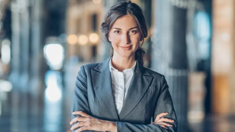 В кои сектори у нас работят най-много жени (Графики)