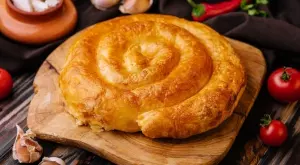 Страхотна постна баница с праз и картофи