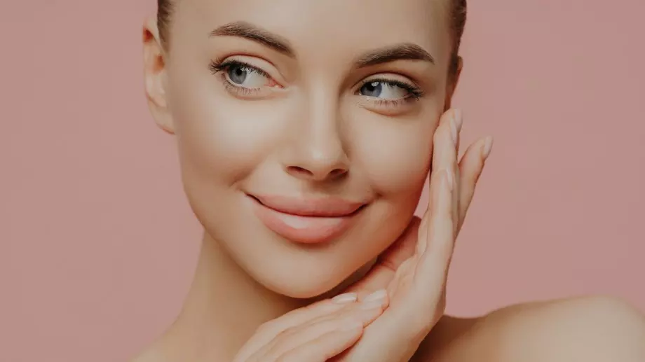 Най-красивият натурален грим, който ще подмлади визията ви (ВИДЕО)