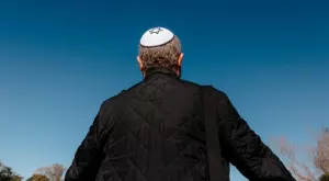 Виц за 12 март 2023: Равин обяснява на група евреи 