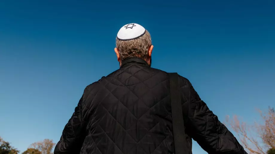 Виц за 12 март 2023: Равин обяснява на група евреи 