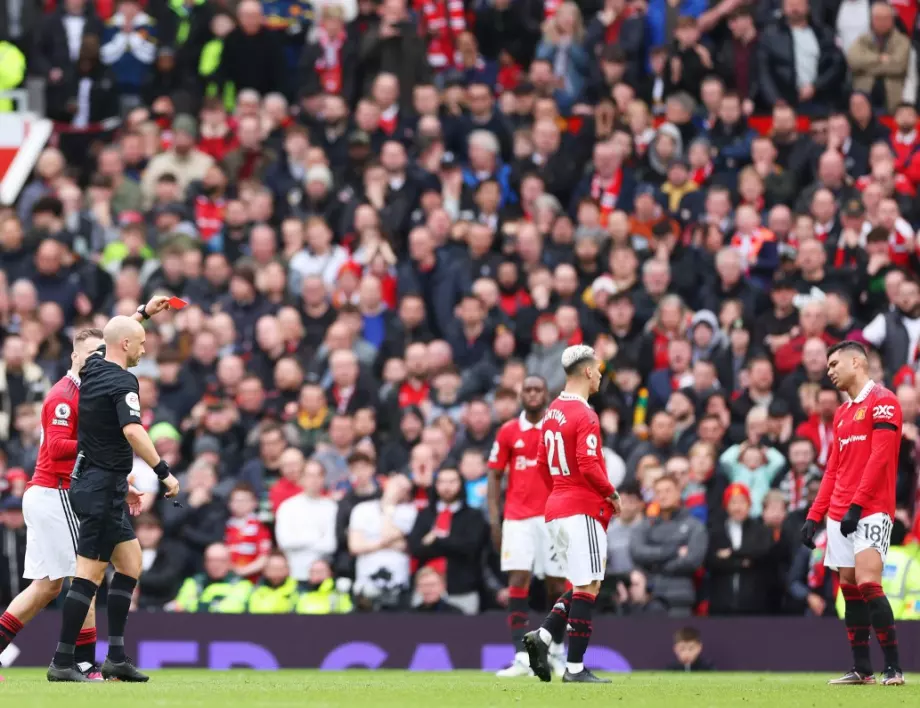 Да имаш над 330 мача за Реал без директен червен картон, но вече да имаш два за Юнайтед