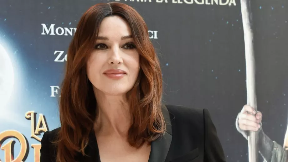 Ето как да се гримирате като Моника Белучи (ВИДЕО)