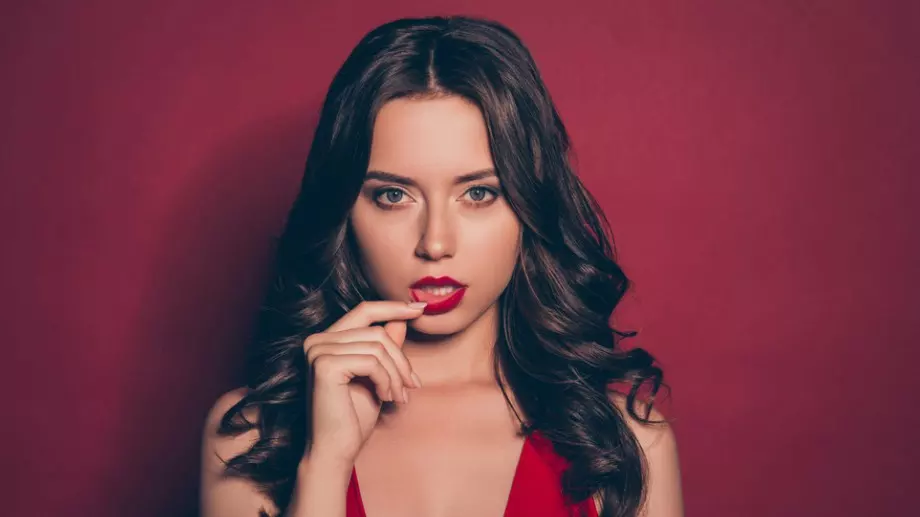 Женски виц за 15 август 2023: Бизнес дама посещава секс салон