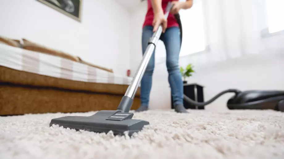 Хитър трик, с който килимът ви ще изглежда като нов