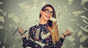 Тези 3 зодии ще се къпят в пари през май 2023