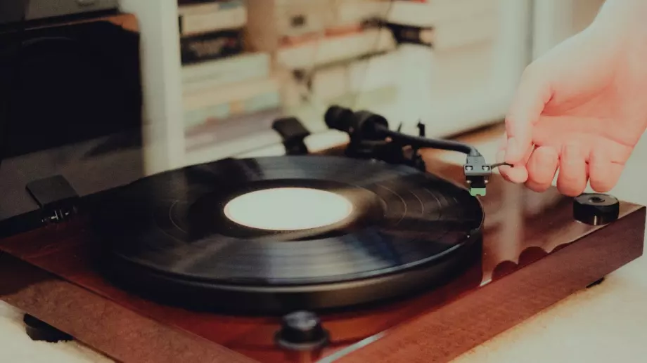 Грамофонните плочи изпревариха дисковете по продажби за първи път от десетилетия