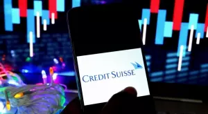 Нов срив в акциите на Credit Suisse възобнови напрежението в банковия сектор