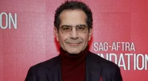 Тони Шалуб се завръща като Монк във филм