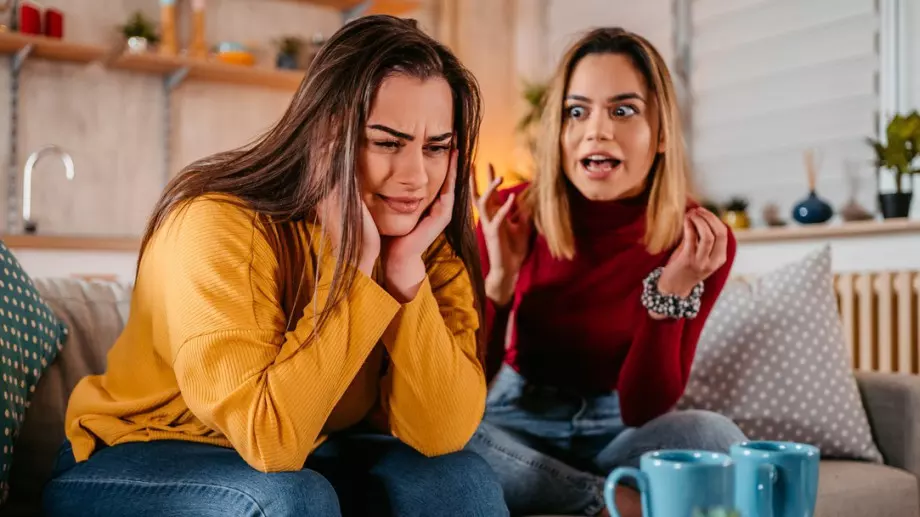 Женски виц за 14 октомври 2023: Две майки се оплакват от децата си