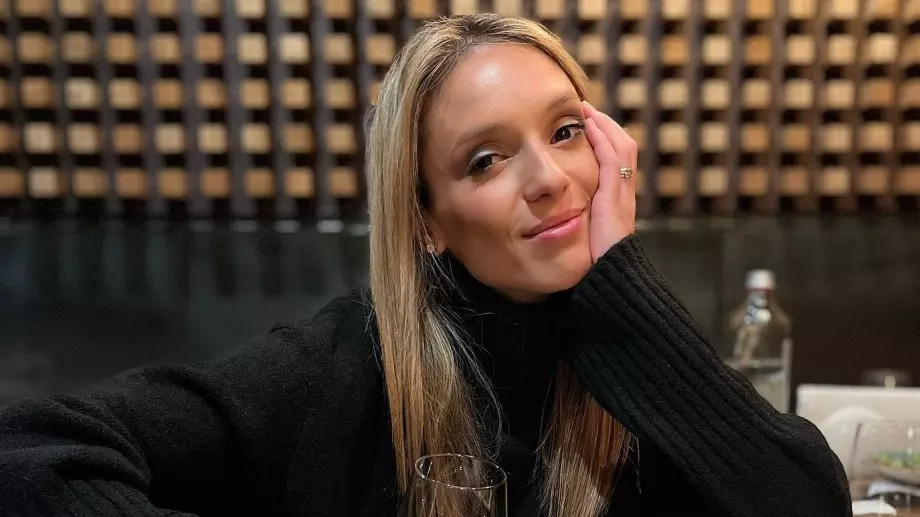 Сестрата на Луиза Григорова е неотразима абитуриентка (СНИМКИ)