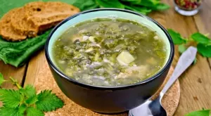 Любимата супа от коприва, с която баба ни лекуваше