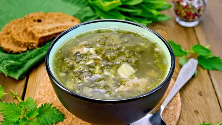 Яхния с яйца и коприва